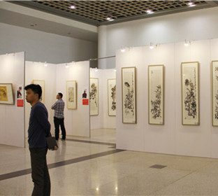 Application of Seamless Exhibition Board in Professional Art